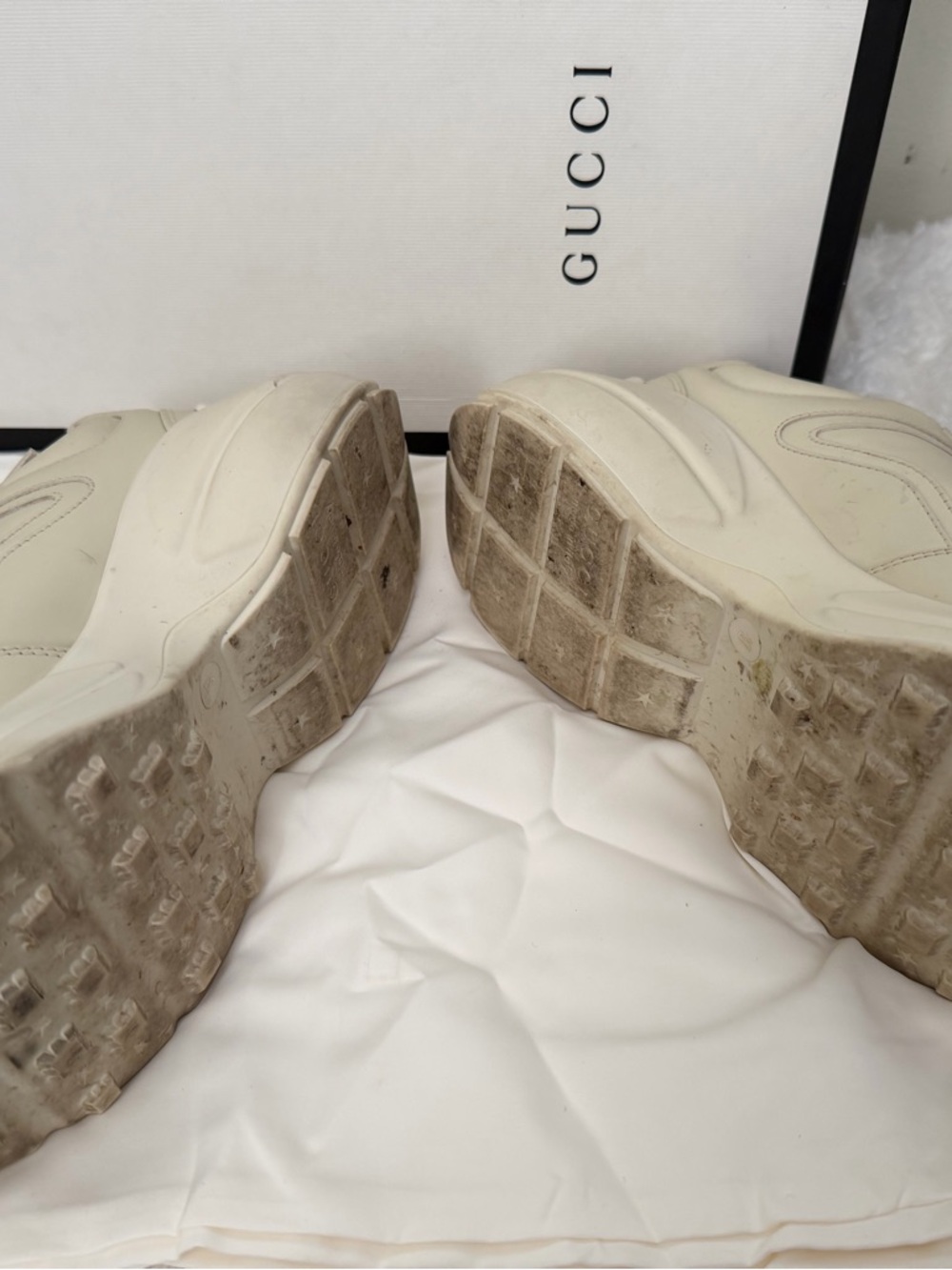 Gucci Beige Laces and Branded Dust Bag Accessories - Picture 5 of 8